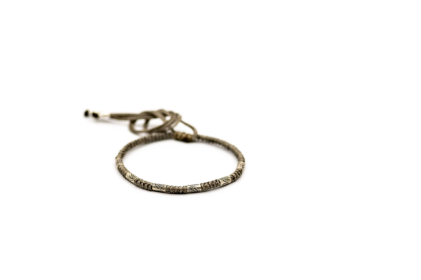 PSB669 - Silver Bracelet on Brown Round Knot