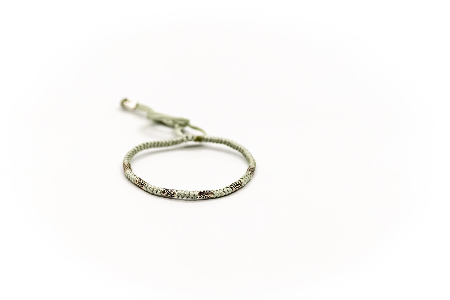 PSB672 - Silver Thin Bracelet on White and Grey Round Knot
