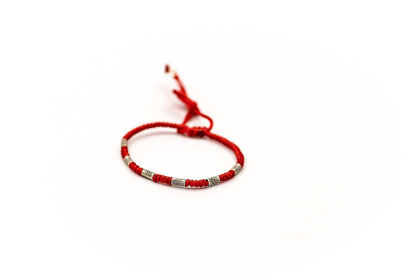 PSB673 - Silver Thin Bracelet on Red Round Knot