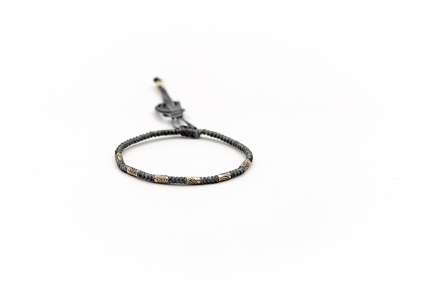 PSB701 - Silver Thin Bracelet on Medium Grey Round Knot