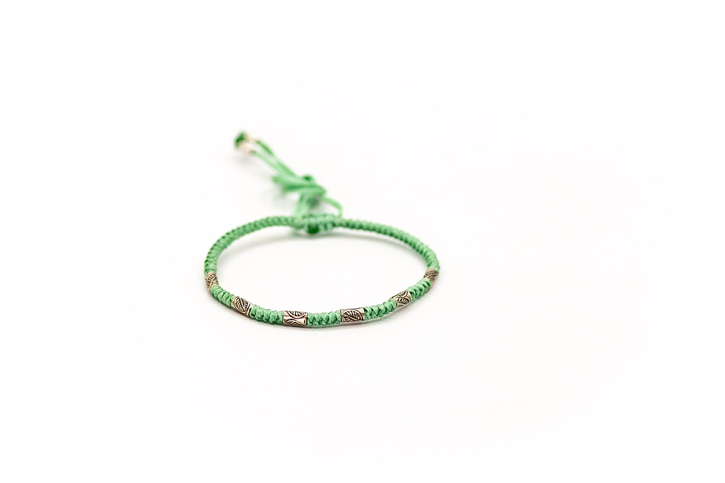 PALM STRINGS - SILVER THIN LIGHT GREEN ROUND KNOT