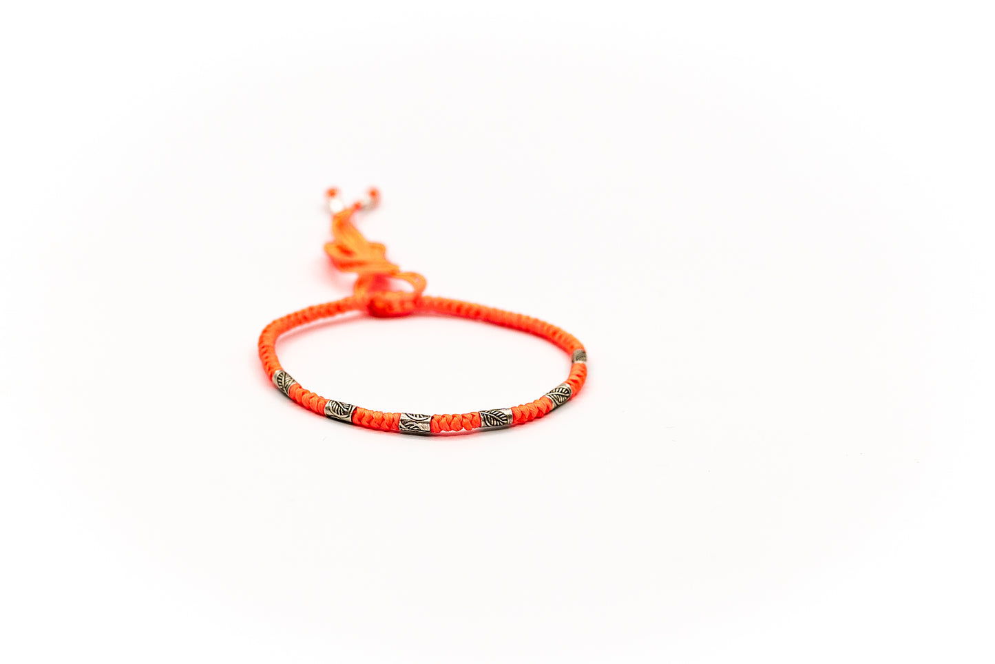 PSB710 - Silver Thin Bracelet on Lumo Salmon Round Knot