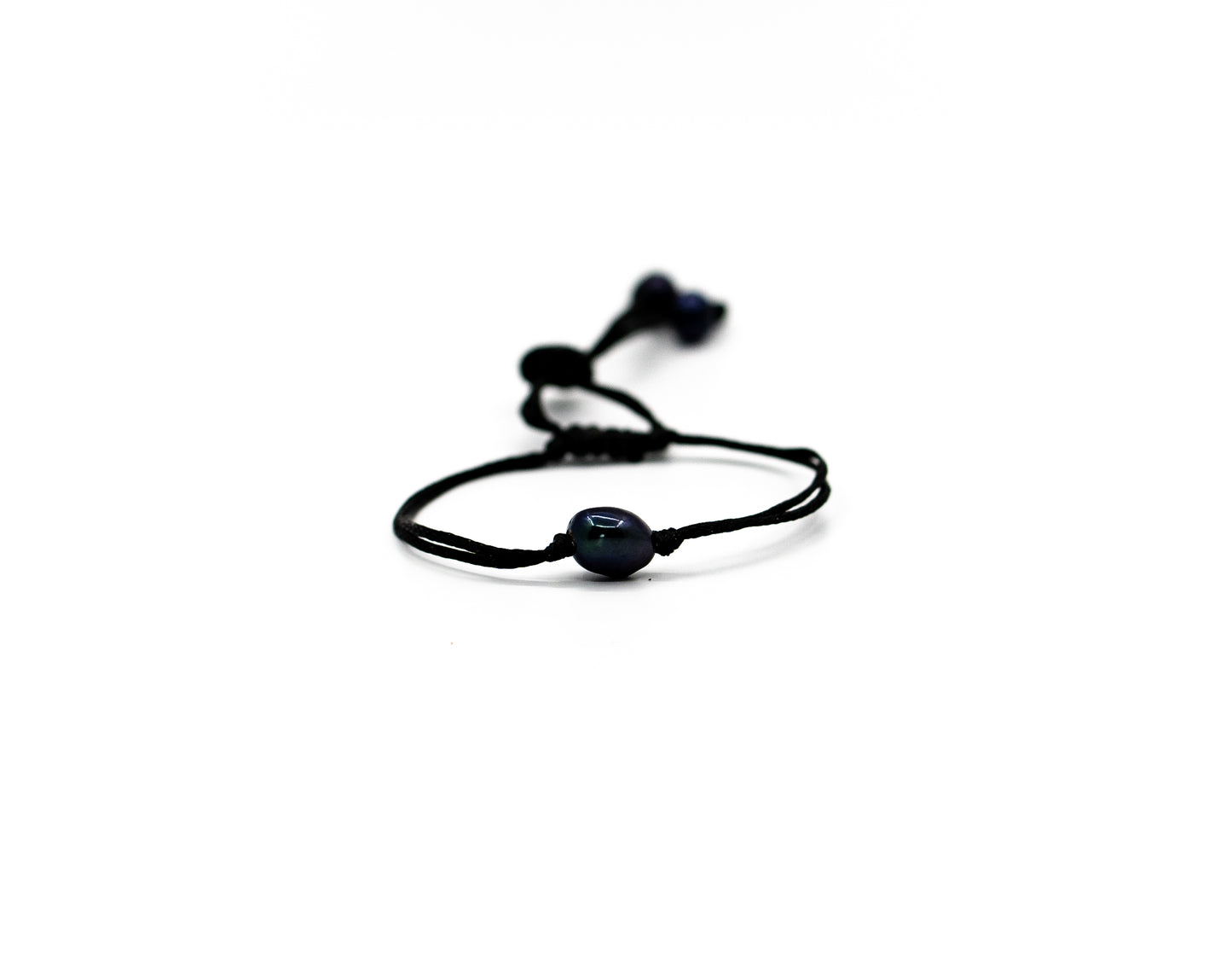 PALM STRINGS - SINGLE BLACK PEARL WITH SMALL BLACK PEARLS