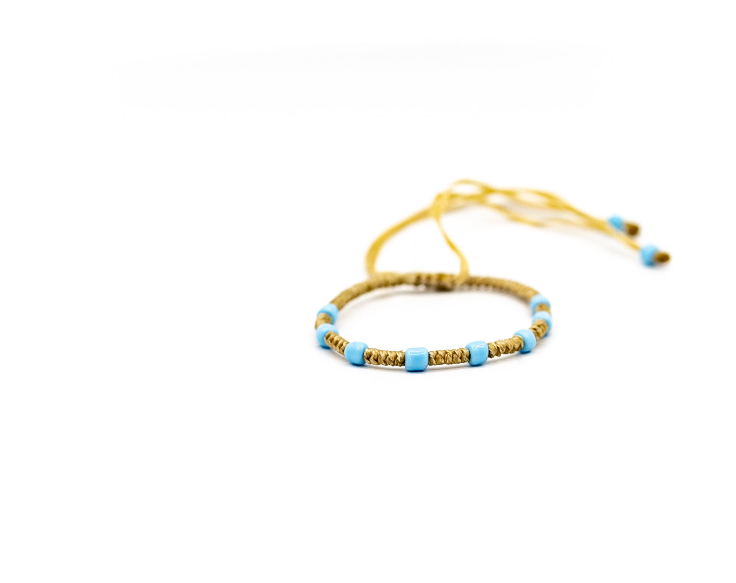 PALM STRINGS - SMALL TURQUOISE BEADS ON ROUND KNOT SAND STRING