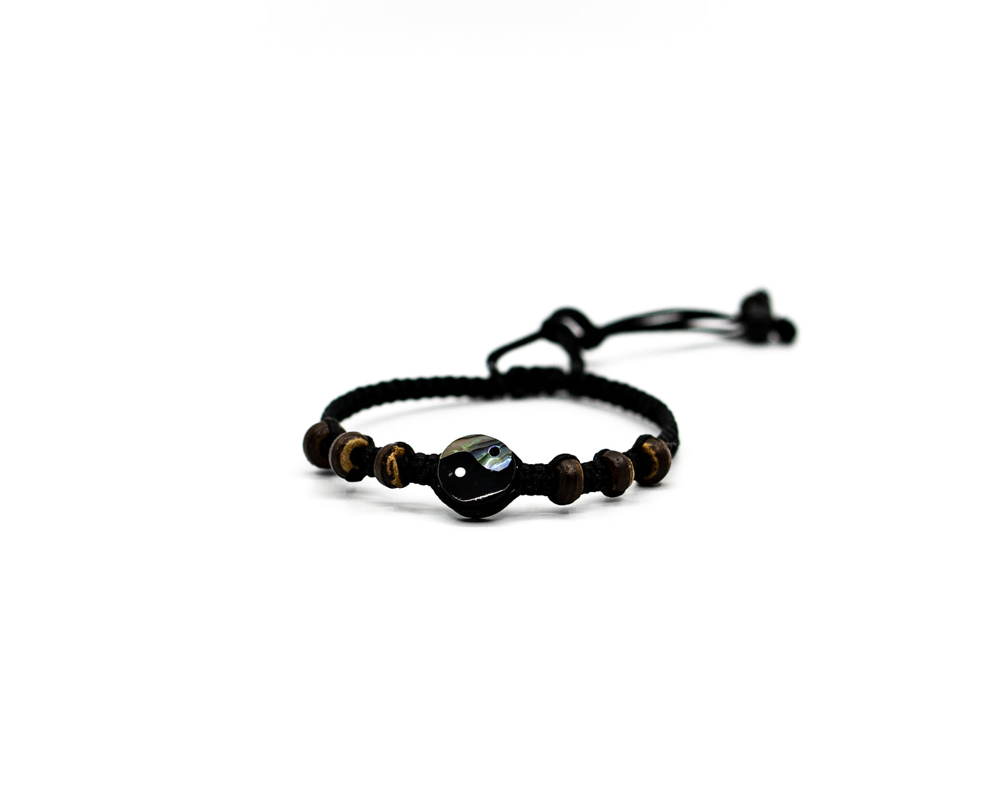 PALM STRINGS - SMALL YING YANG DISC WITH WOOD BEADS ON BLACK STRING