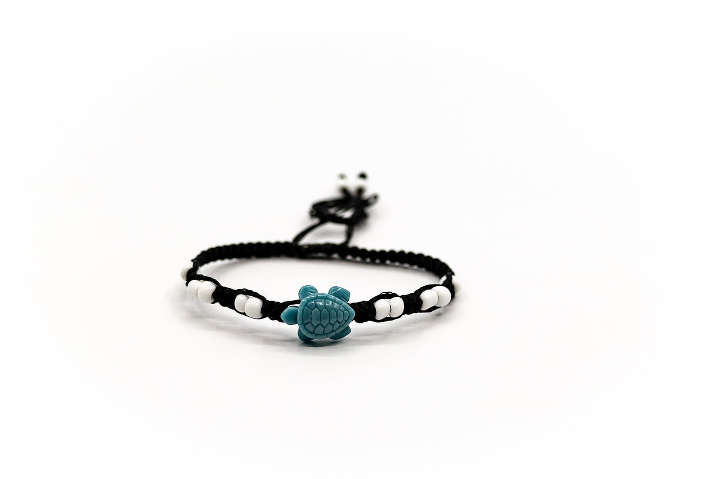 PALM STRINGS - SMALL BLUE RESIN TURTLE WITH SMALL WHITE BEADS FLAT KNOT BLACK STRING