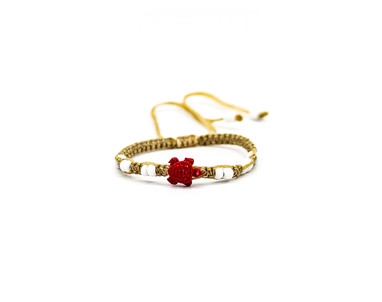 PALM STRINGS - SMALL RED RESIN TURTLE WITH SMALL WHITE BEADS FLAT KNOT SAND STRING
