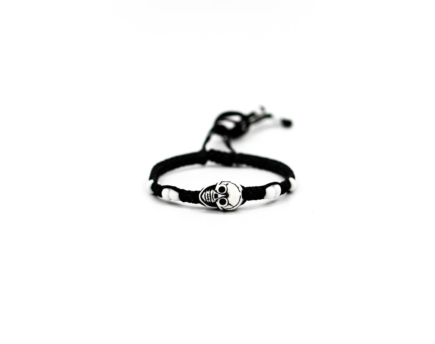 PALM STRINGS - WHITE SKULL ON BLACK BRAIDED STRINGS WITH SMALL WHITE BEADS